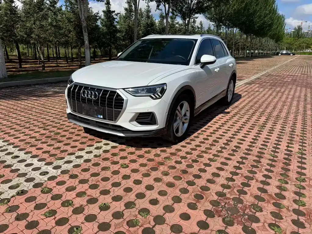 Audi Q3 — фото 1