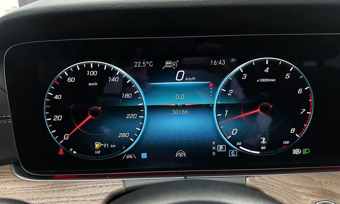 Mercedes-Benz E-Class 2023 из KR, фото 2
