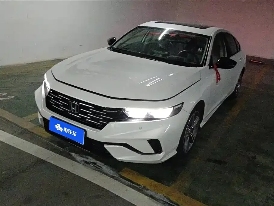 Honda Accord — фото 1