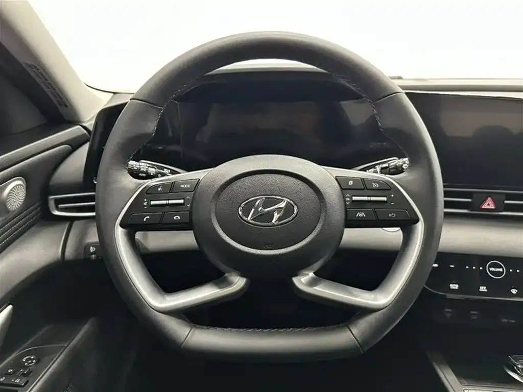 Hyundai Elantra — фото 3
