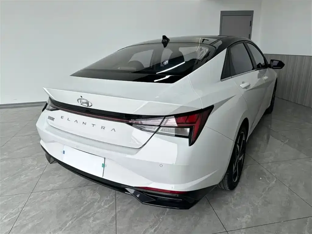 Hyundai Elantra — фото 2
