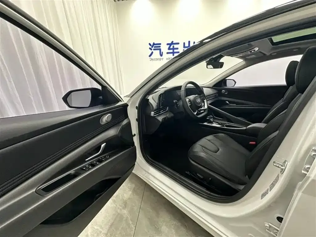 Hyundai Elantra — фото 8