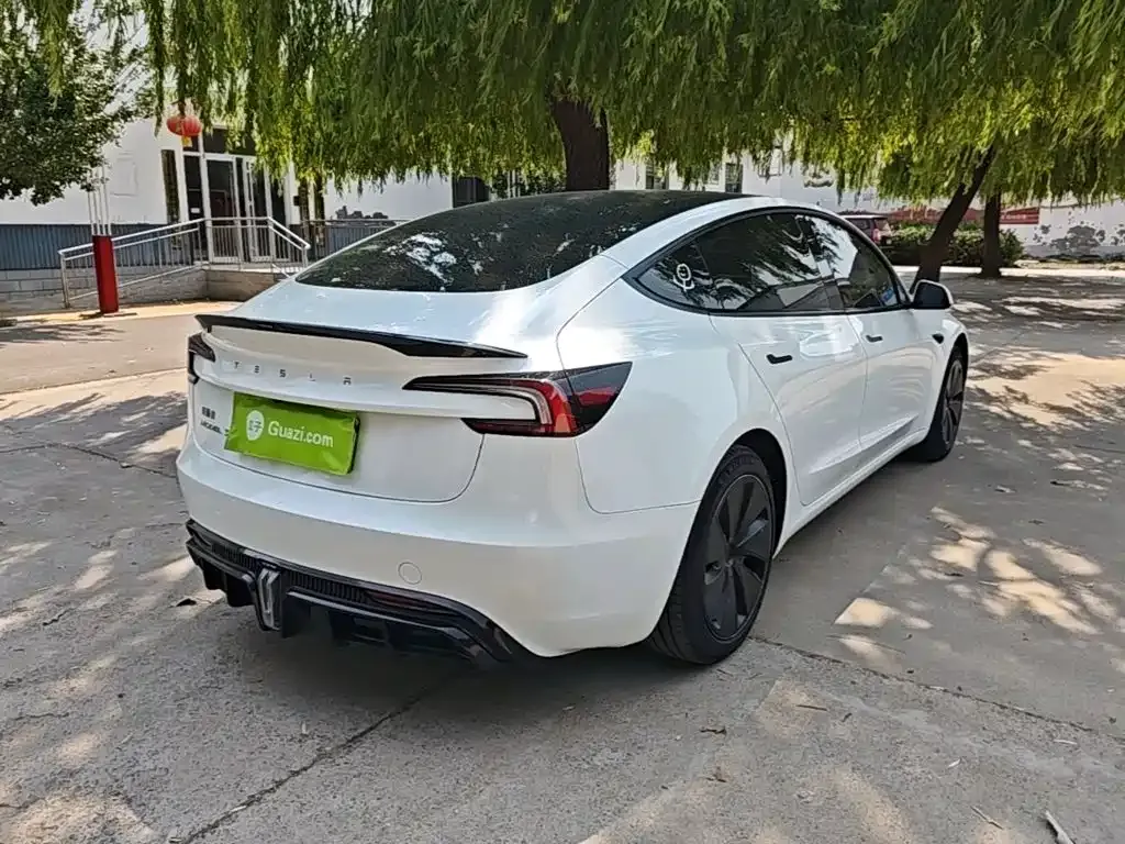 Tesla Model 3 — фото 5