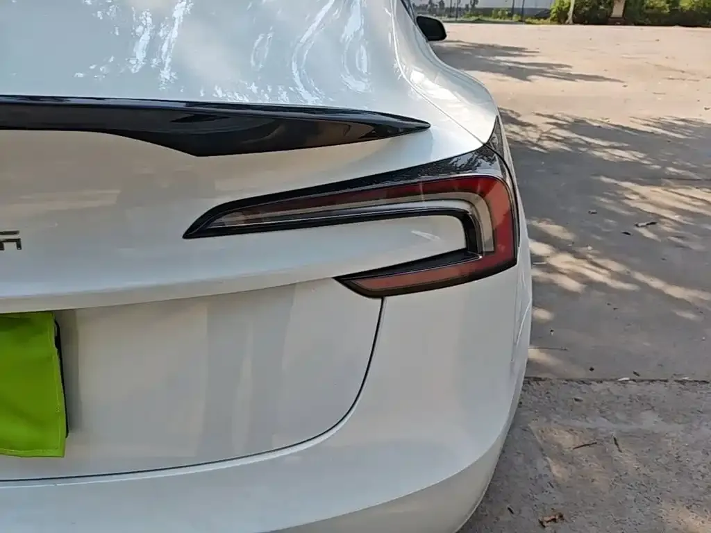 Tesla Model 3 — фото 3