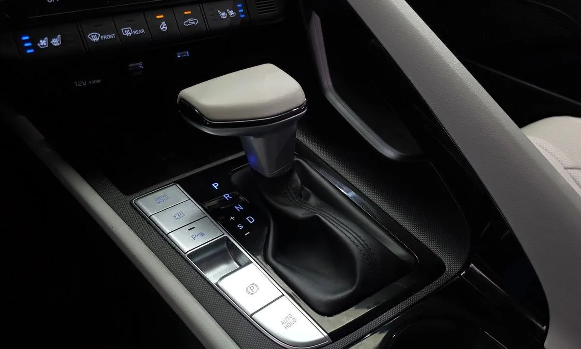 Hyundai AVANTE — фото 2