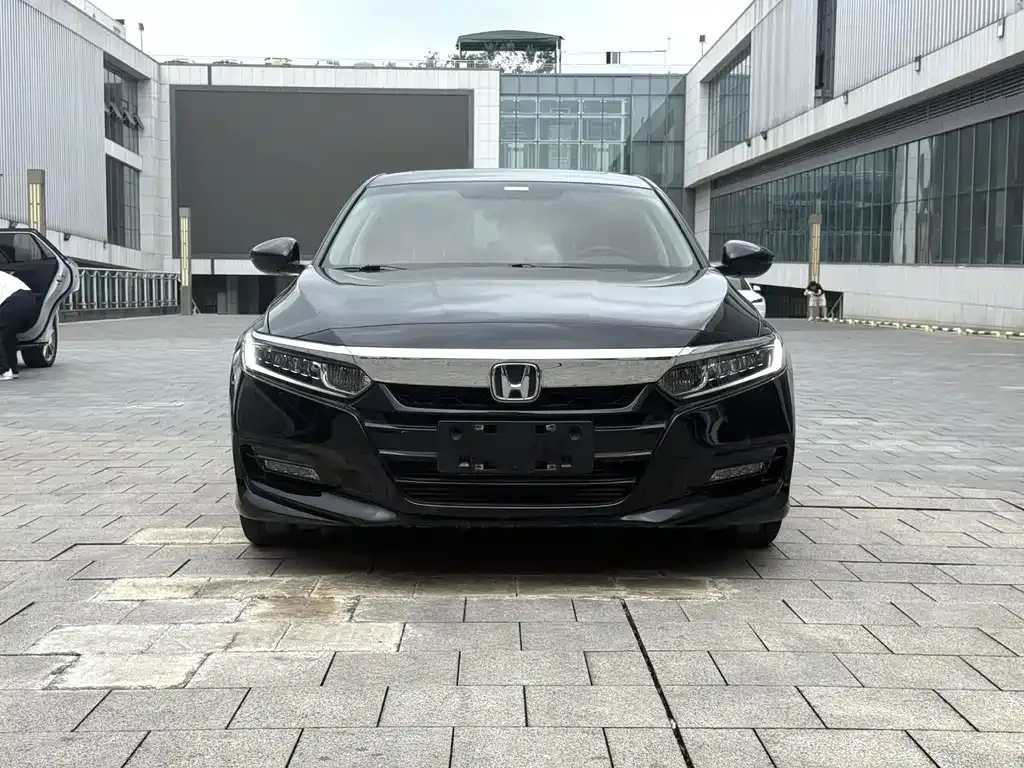 Honda Accord — фото 9