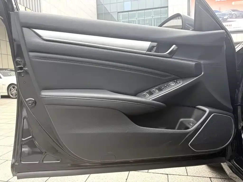 Honda Accord — фото 10