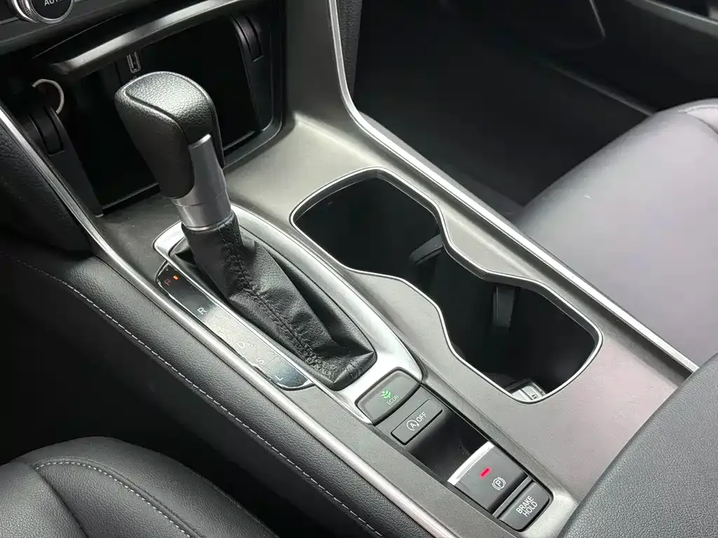 Honda Accord — фото 6