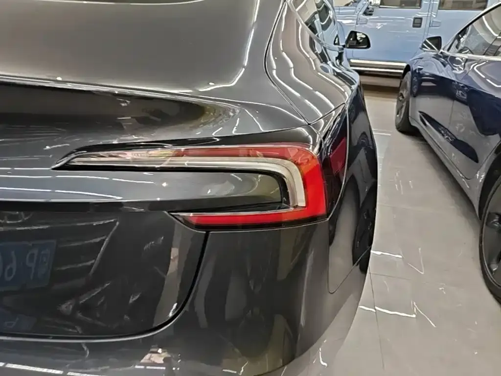 Tesla Model 3 — фото 4