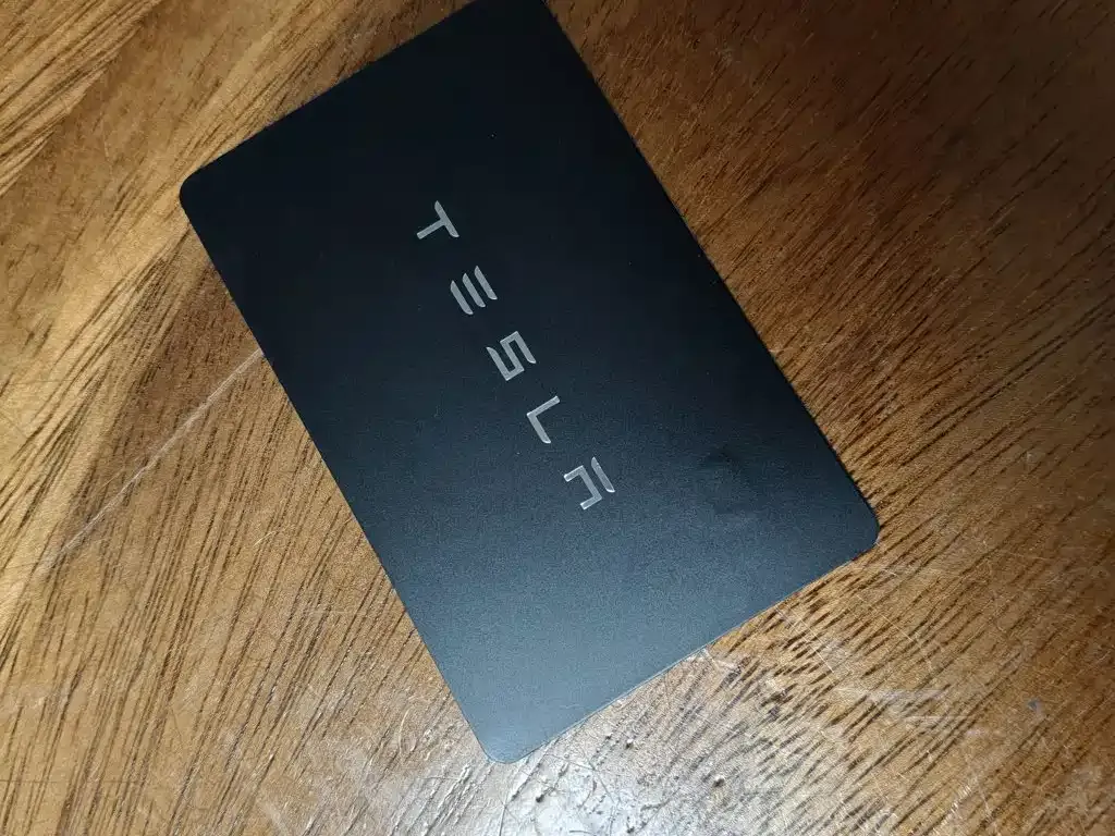 Tesla Model 3 — фото 8