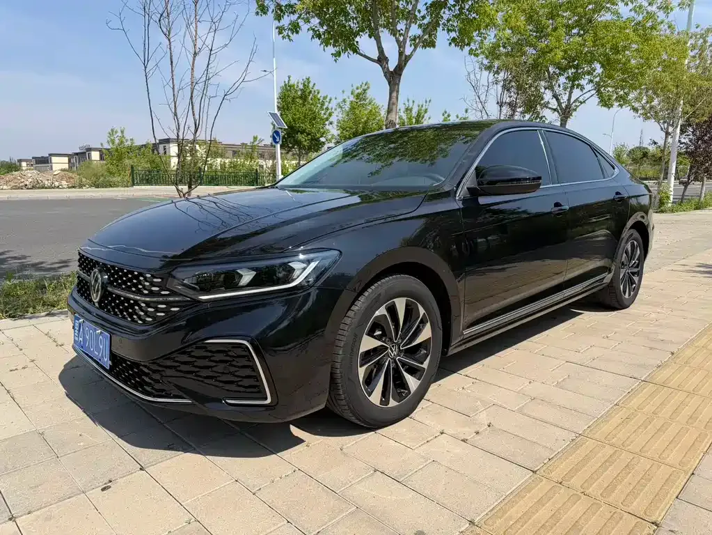 Volkswagen Passat — фото 1