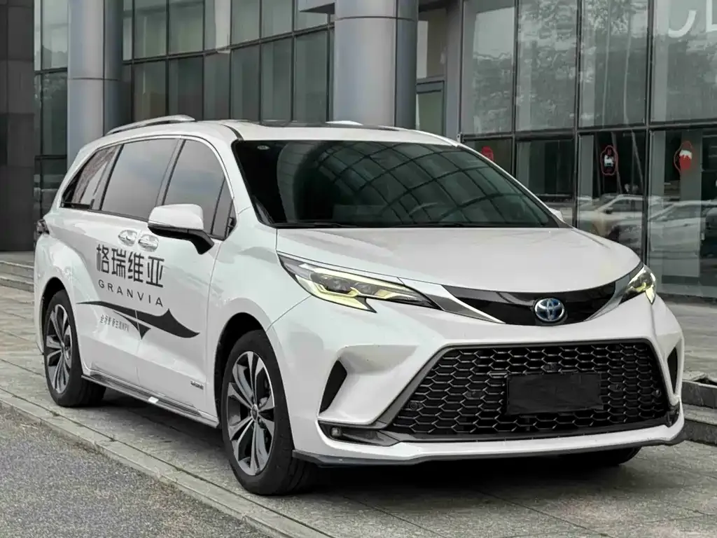 Toyota Granvia — фото 4
