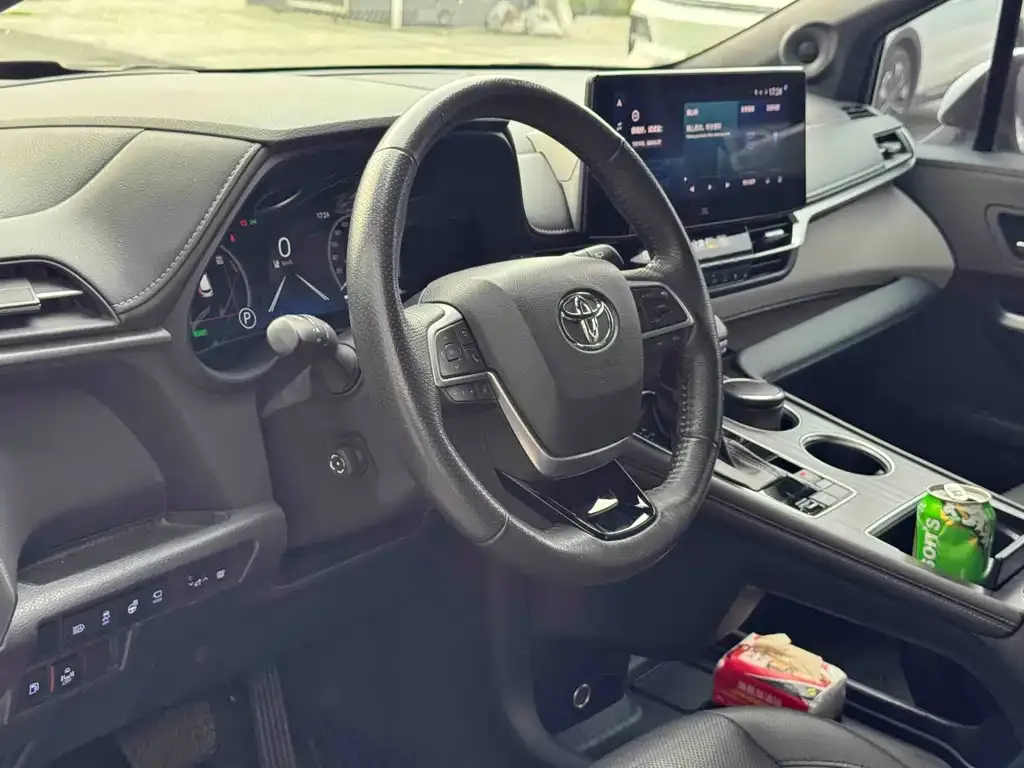 Toyota Granvia — фото 8