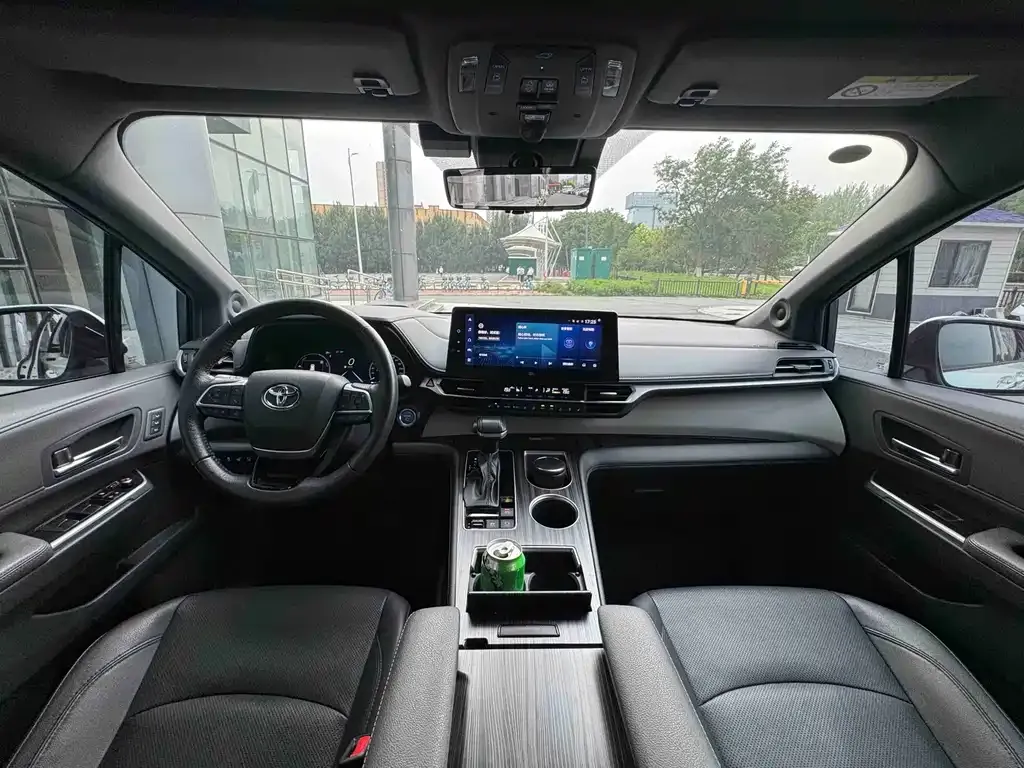 Toyota Granvia — фото 9