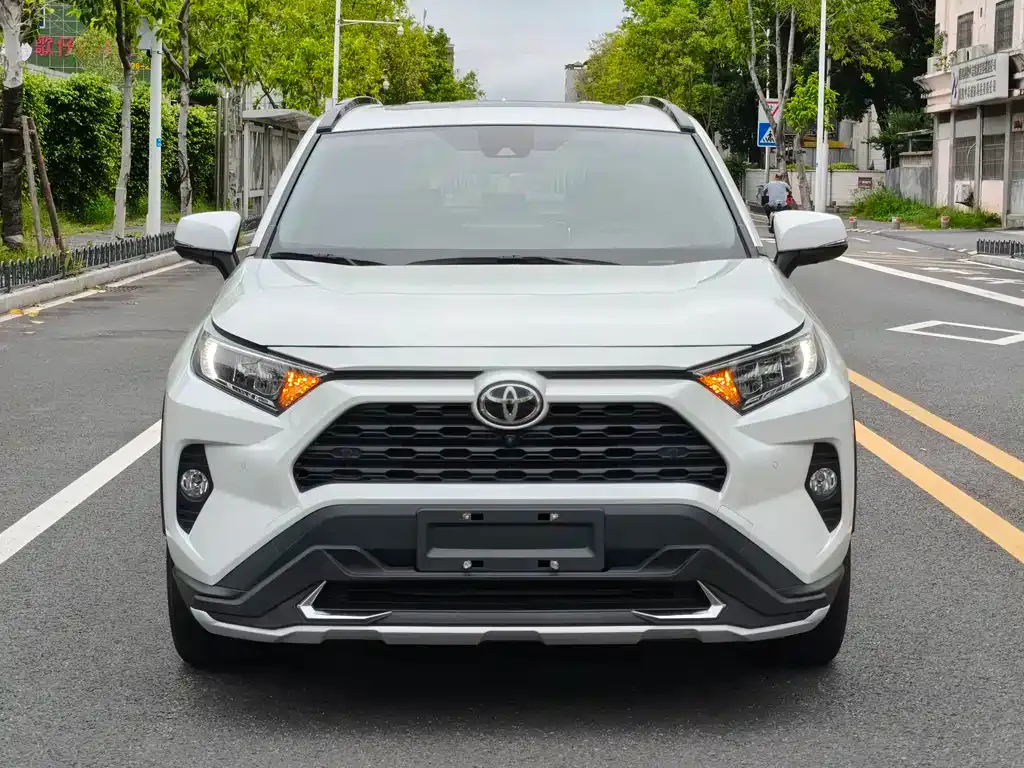 Toyota RAV4 — фото 3