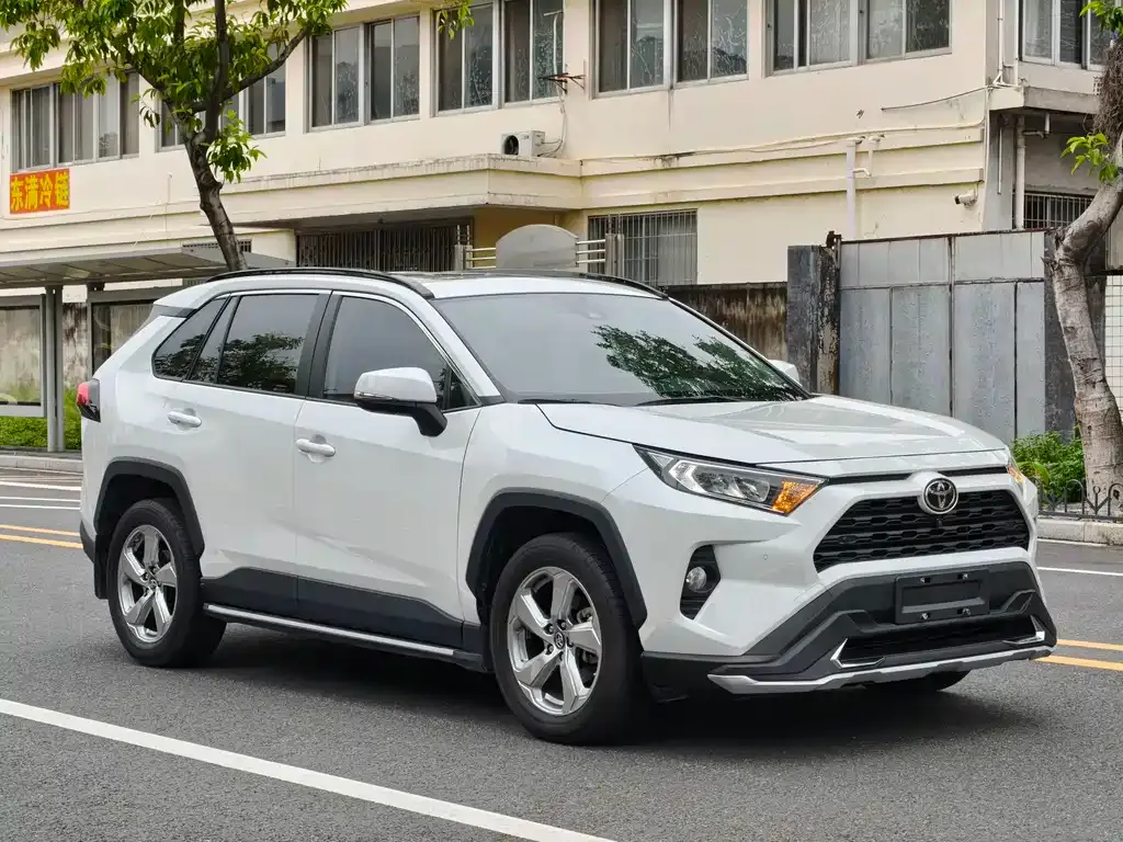 Toyota RAV4 — фото 10