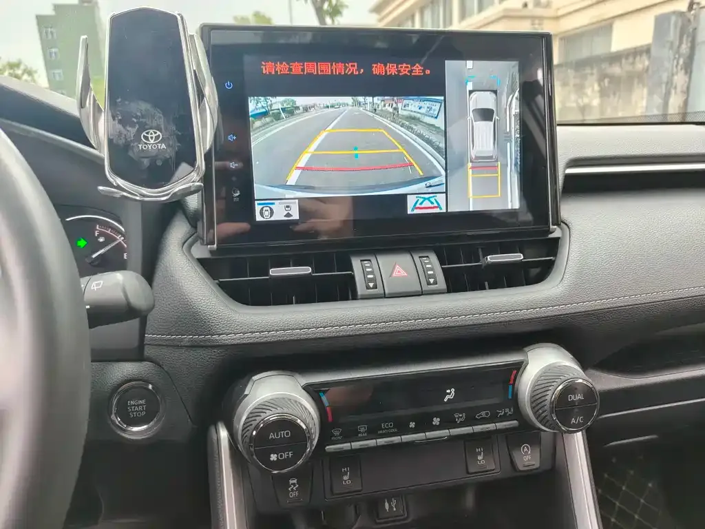 Toyota RAV4 — фото 2