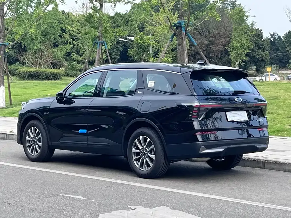 Ford Edge — фото 10
