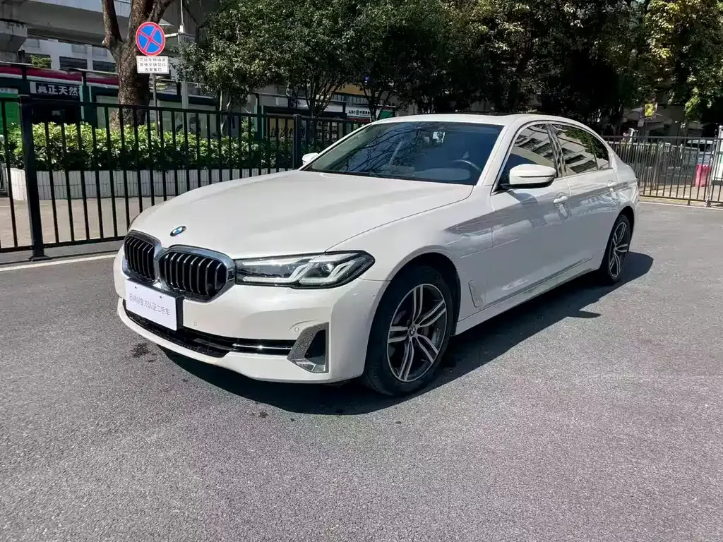 BMW 5 Series — фото 1