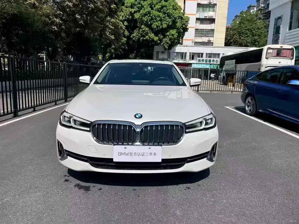 BMW 5 Series — фото 10