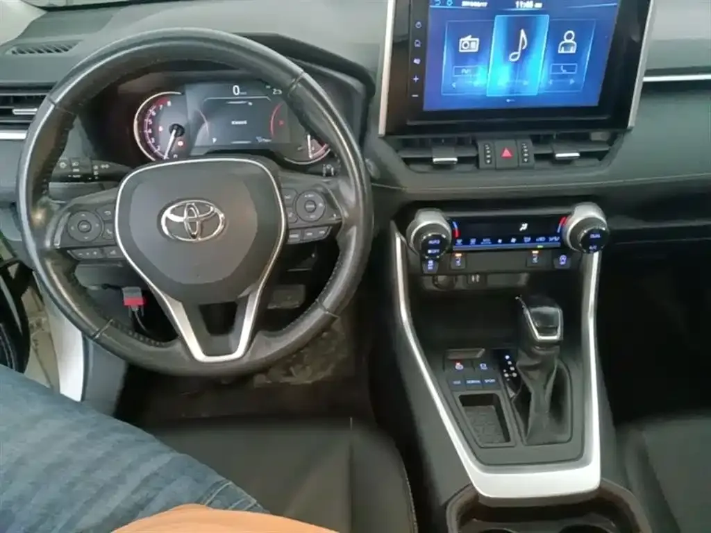 Toyota RAV4 — фото 4