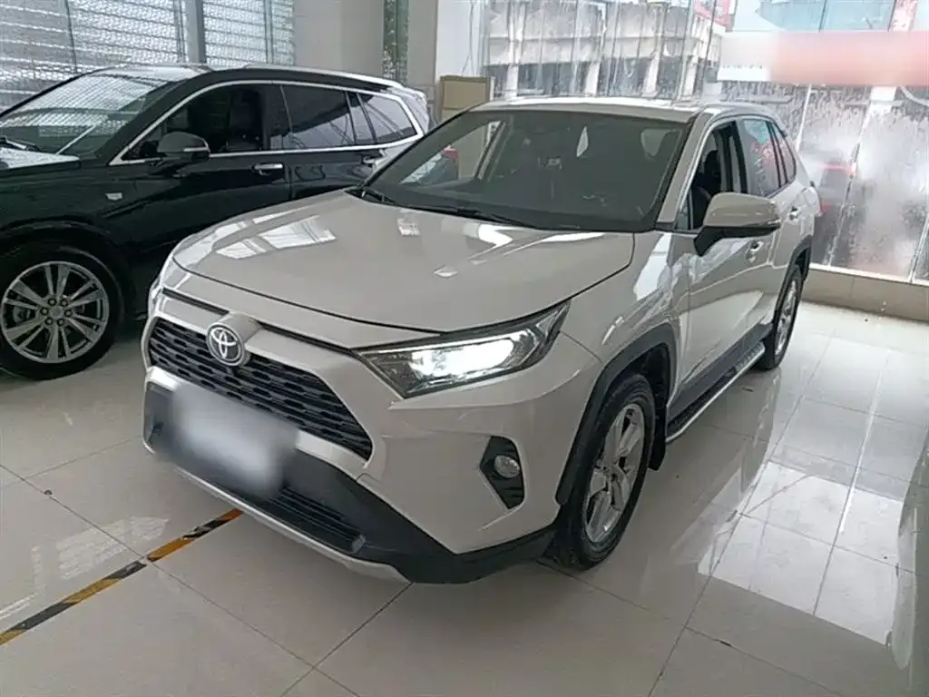 Toyota RAV4 — фото 9