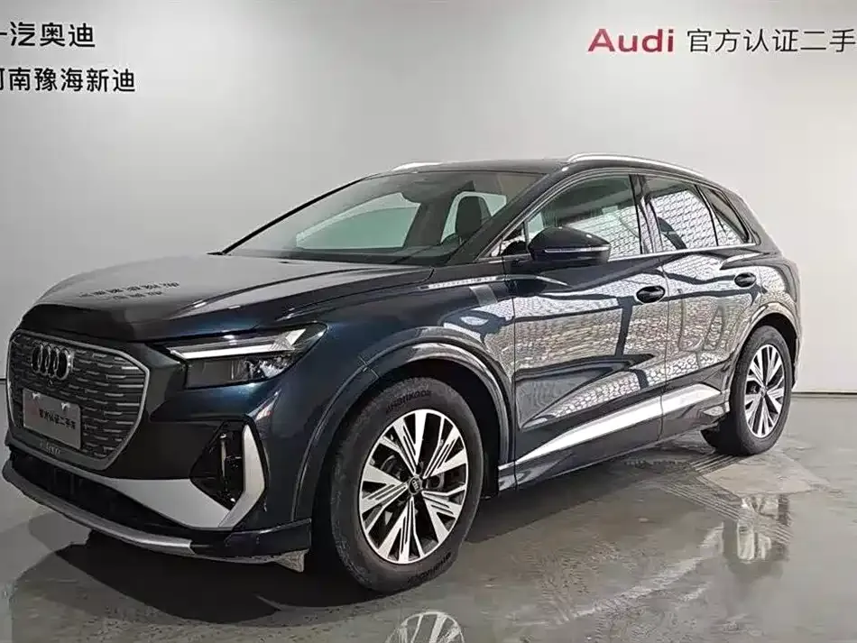 Audi Q4 e-tron — фото 1