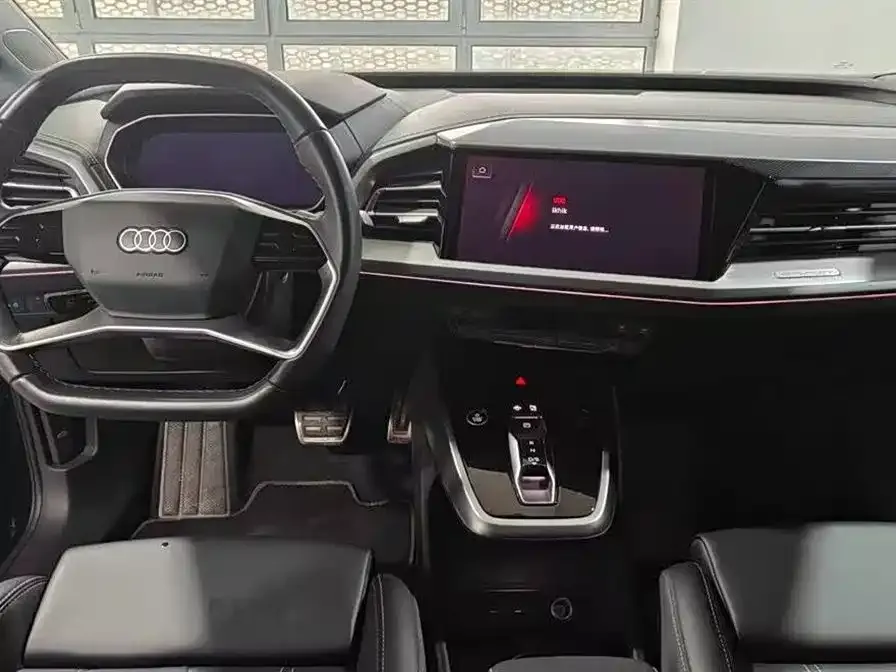 Audi Q4 e-tron — фото 2