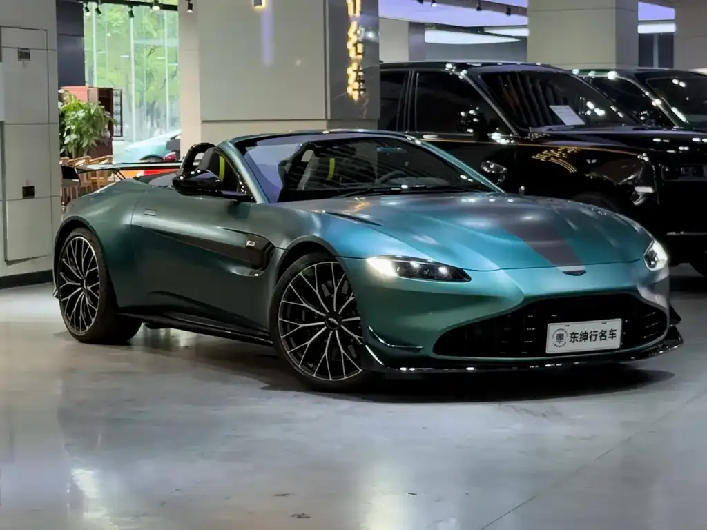 Aston Martin V8 Vantage 2022 из CN, фото 3