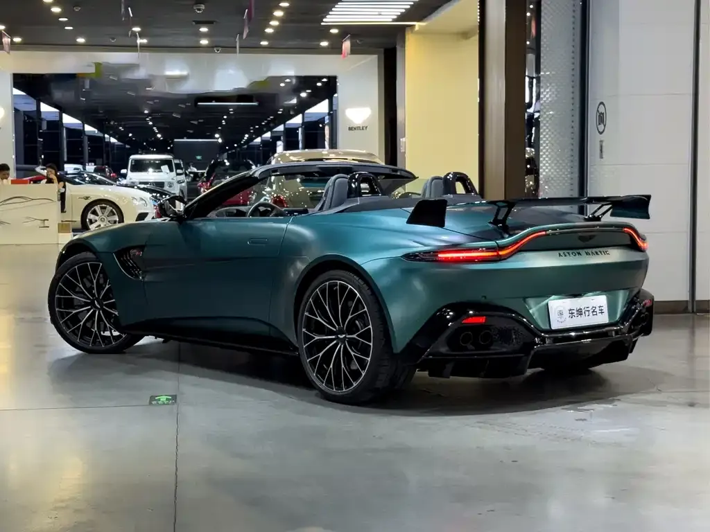 Aston Martin V8 Vantage 2022 из CN, фото 8
