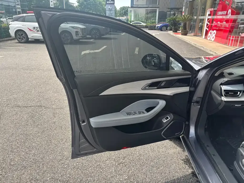 Hongqi H5 PHEV 2025 из CN, фото 10