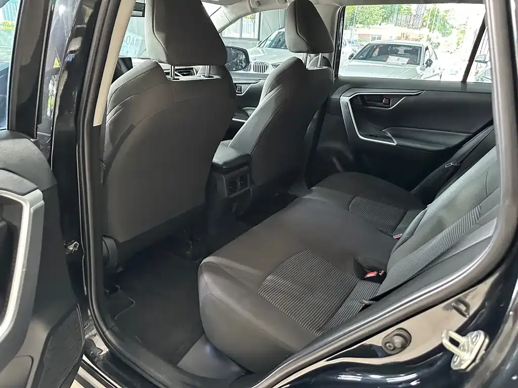 Toyota Wildlander 2023 из CN, фото 8
