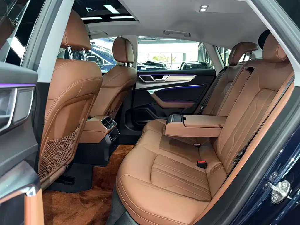 Audi A7 2021 из CN, фото 6