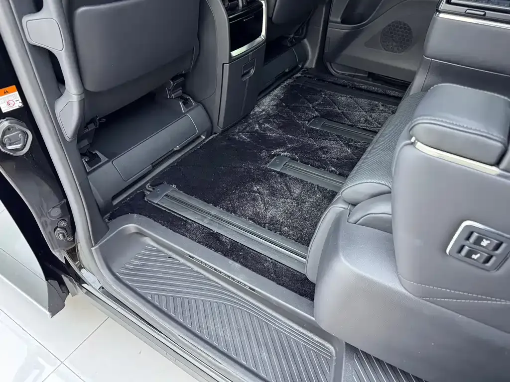 Toyota Vellfire — фото 6