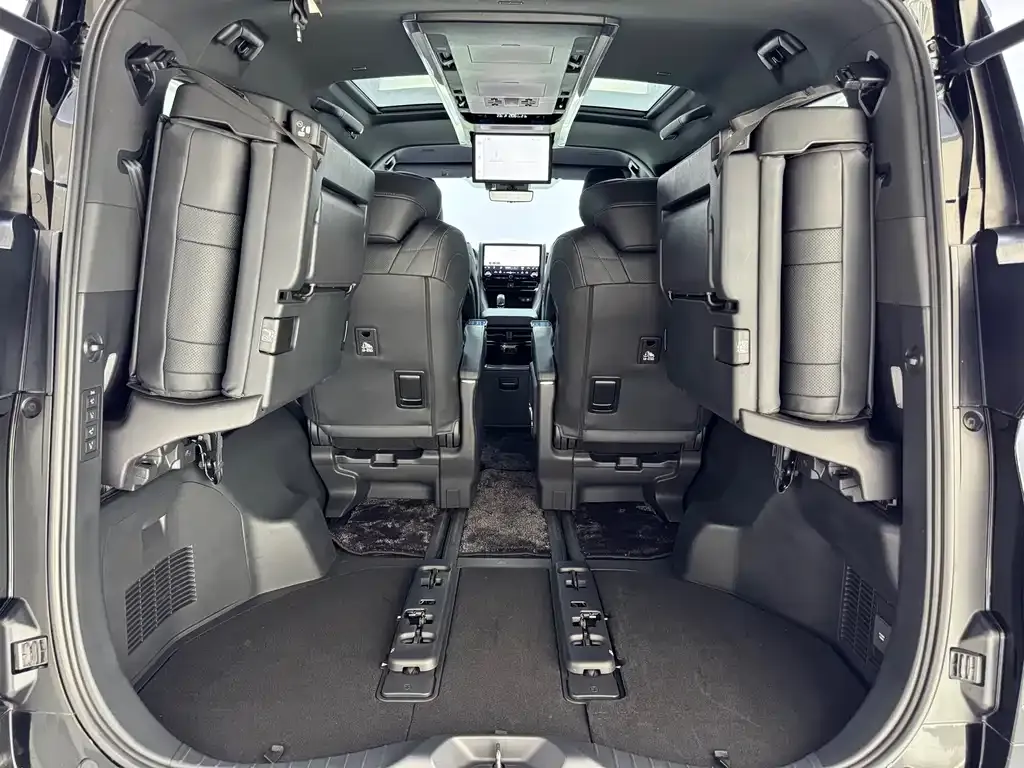 Toyota Vellfire — фото 10