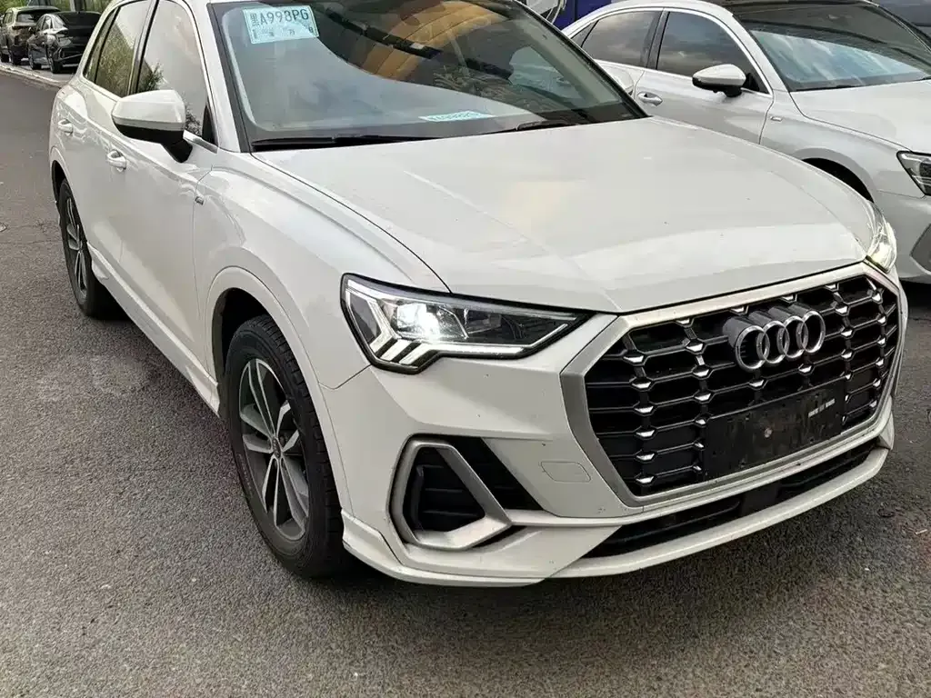 Audi Q3 — фото 1