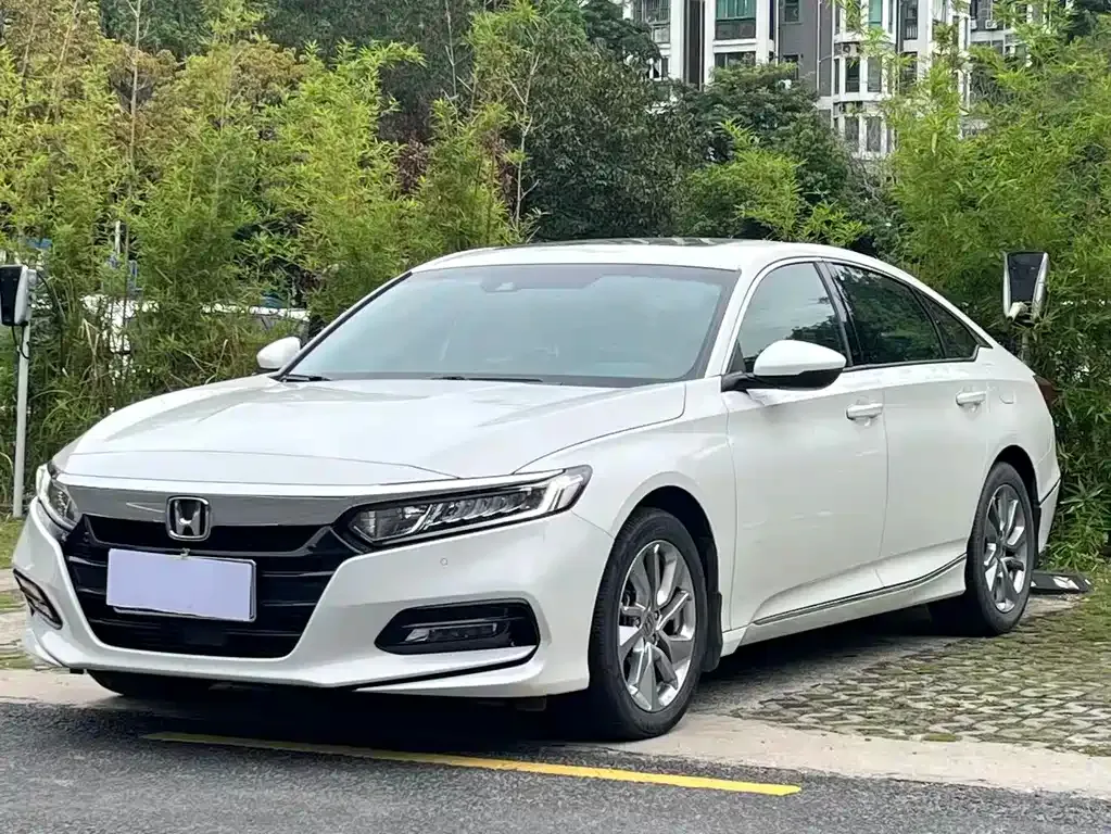 Honda Accord — фото 1