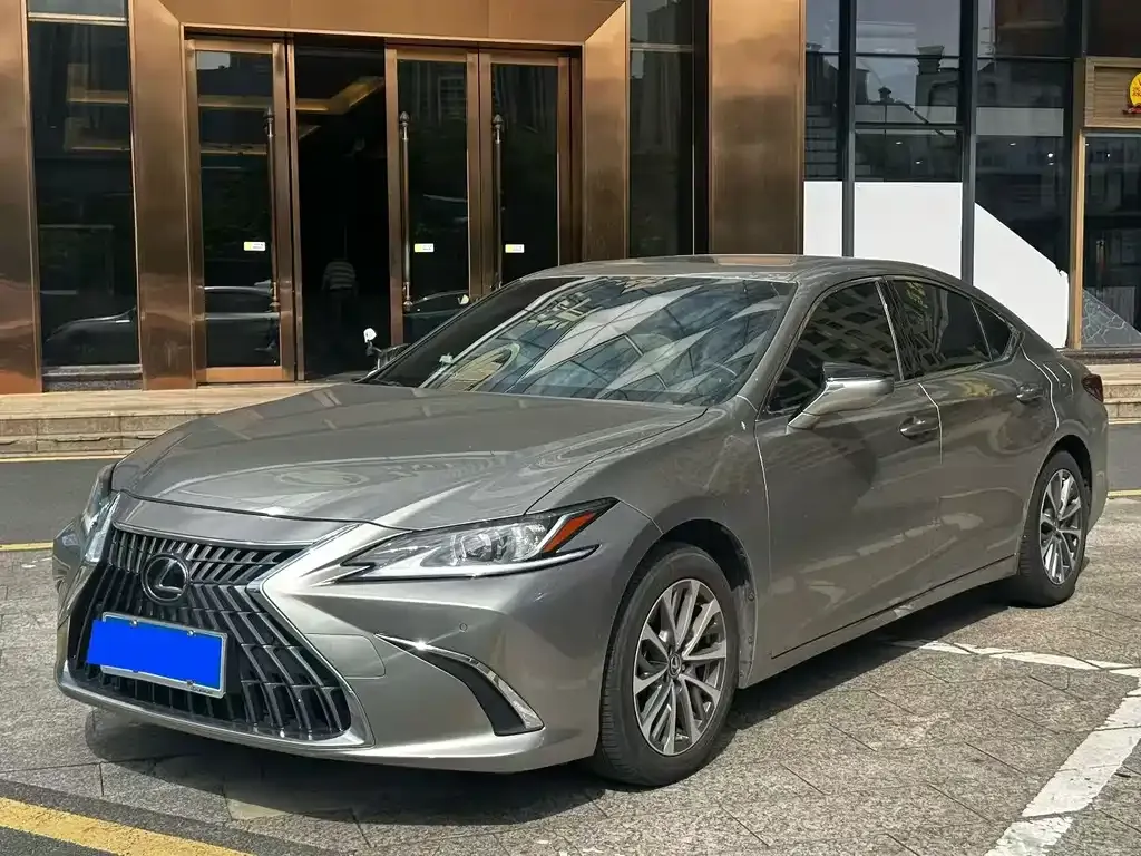 Lexus ES — фото 1