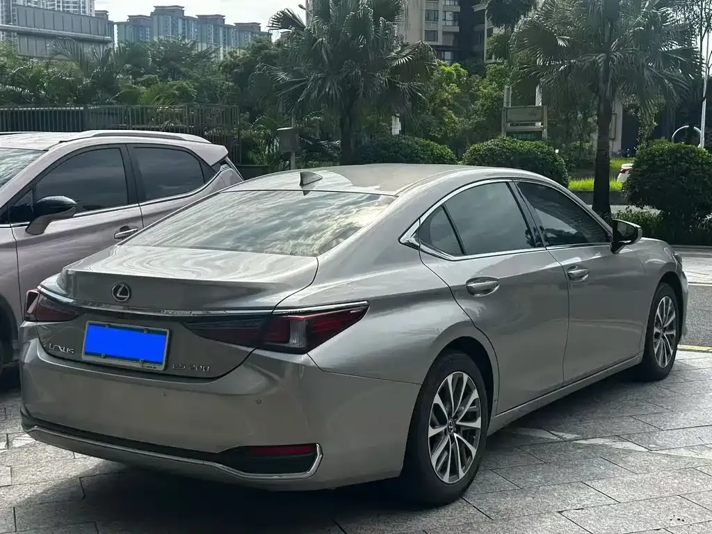 Lexus ES — фото 8