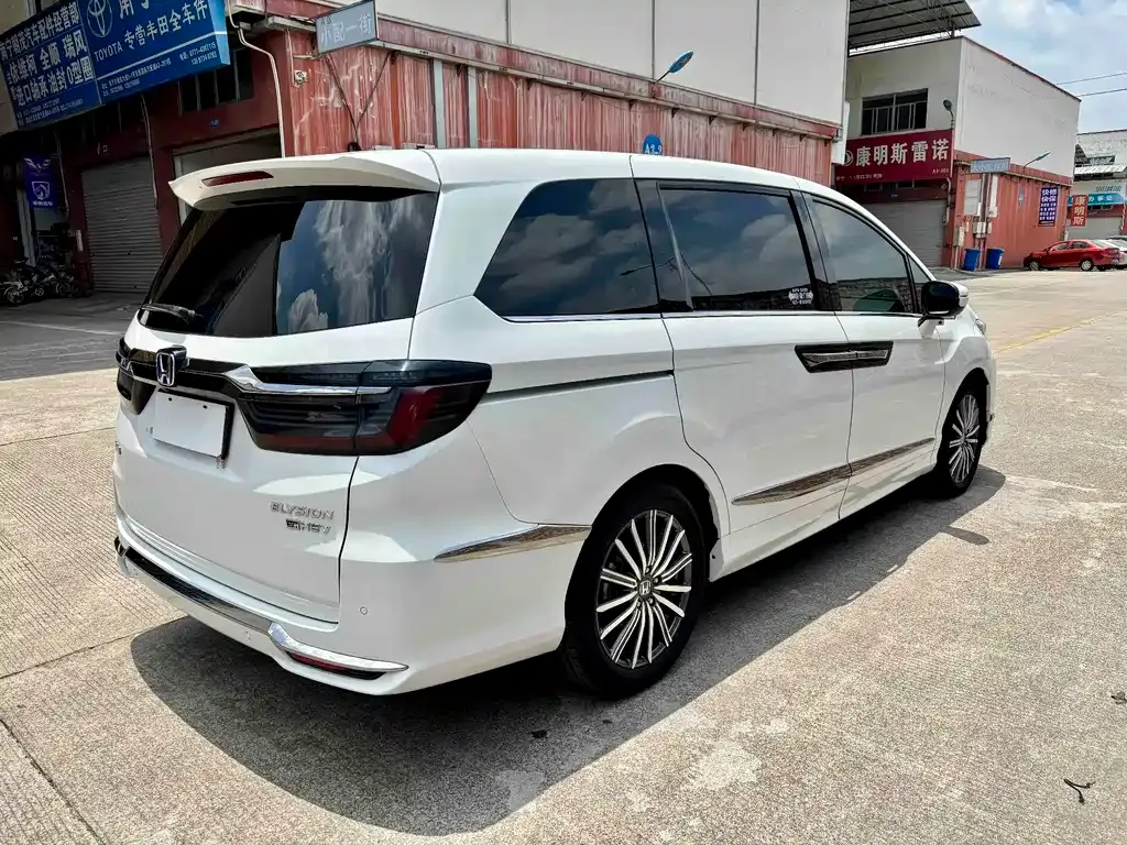 Honda Elysion 2023 из CN, фото 8