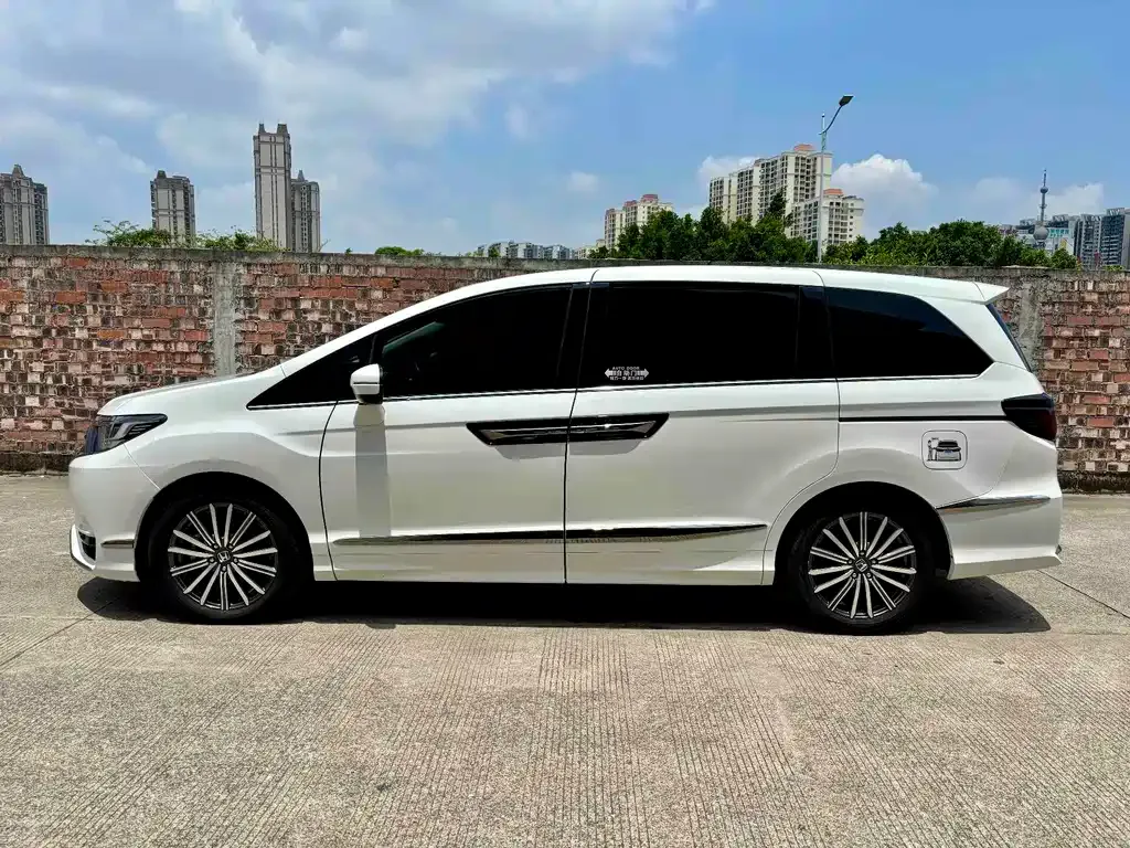 Honda Elysion 2023 из CN, фото 4