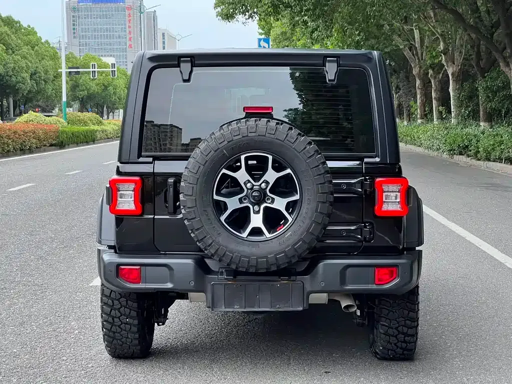 Jeep Wrangler — фото 7
