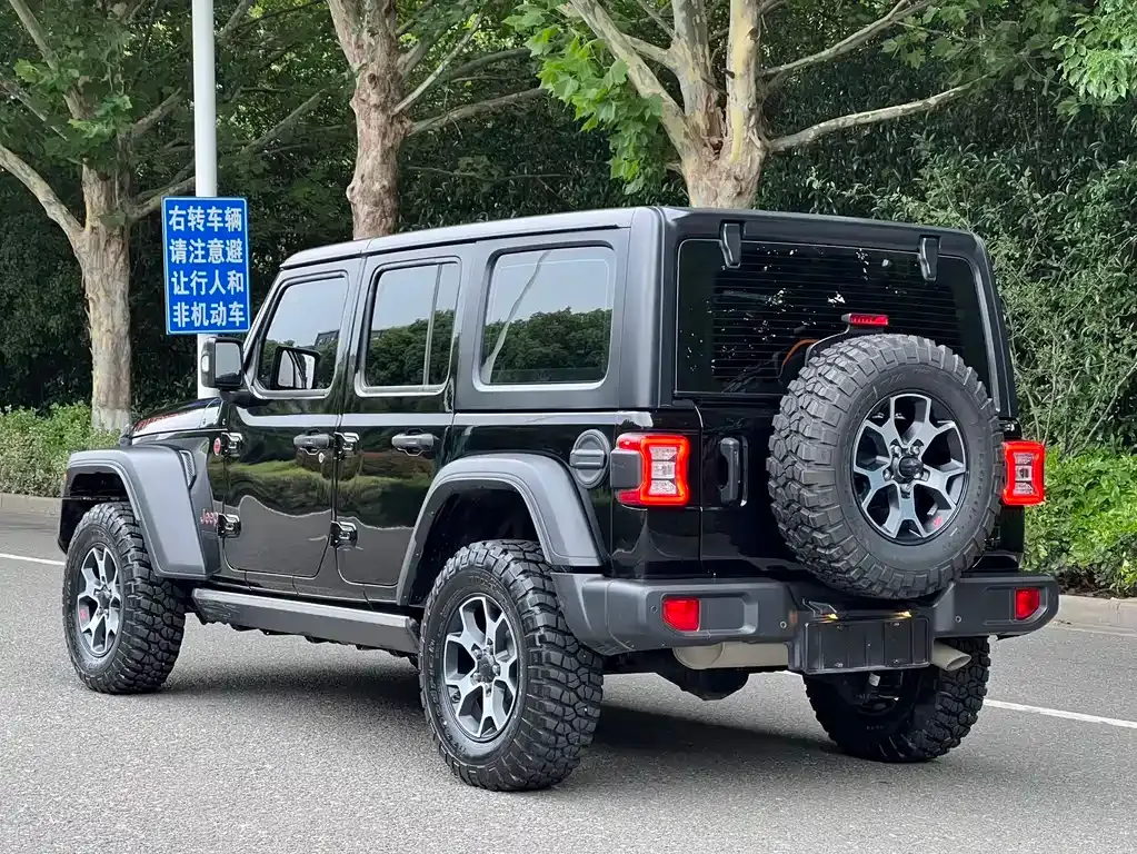 Jeep Wrangler — фото 9