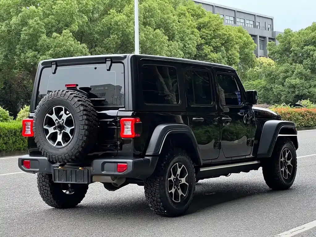 Jeep Wrangler — фото 8