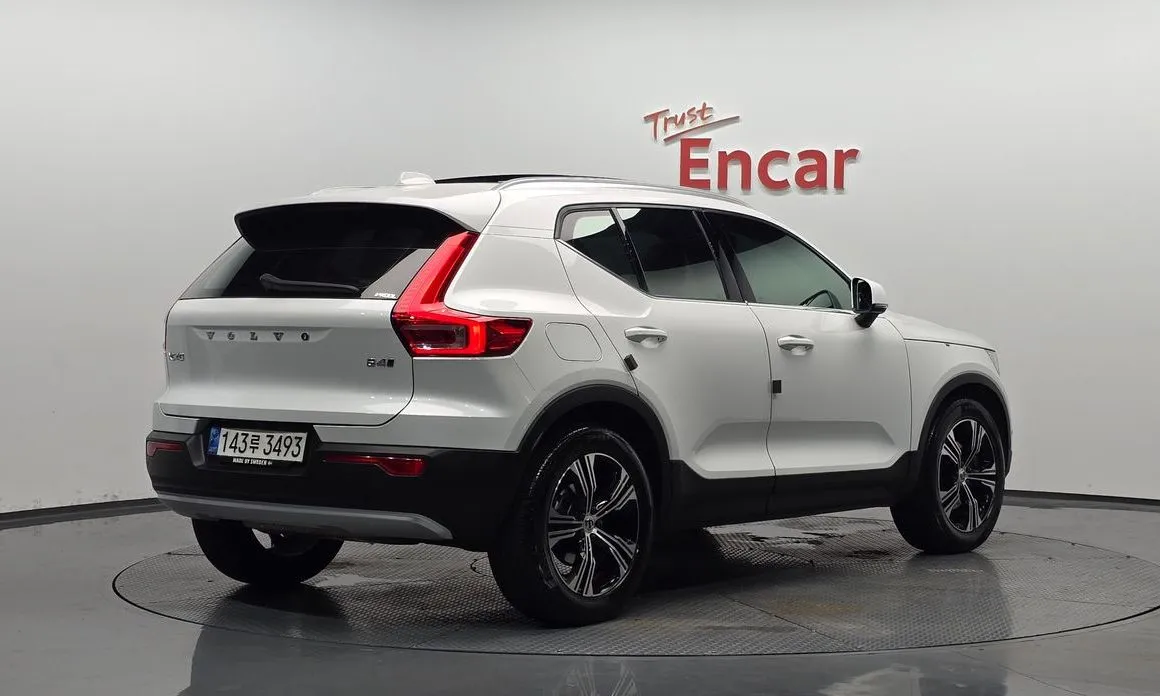 Volvo XC40 — фото 3