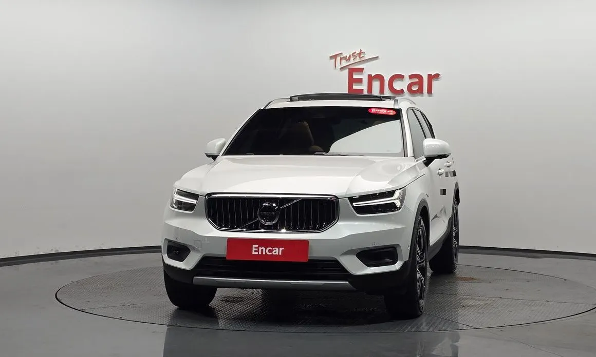 Volvo XC40 — фото 6