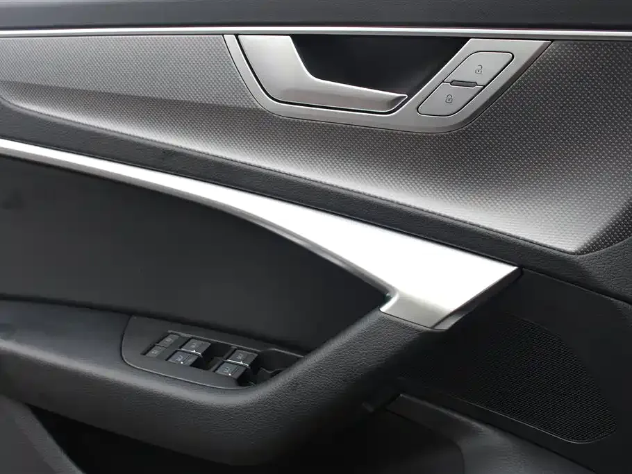 Audi A6L — фото 10