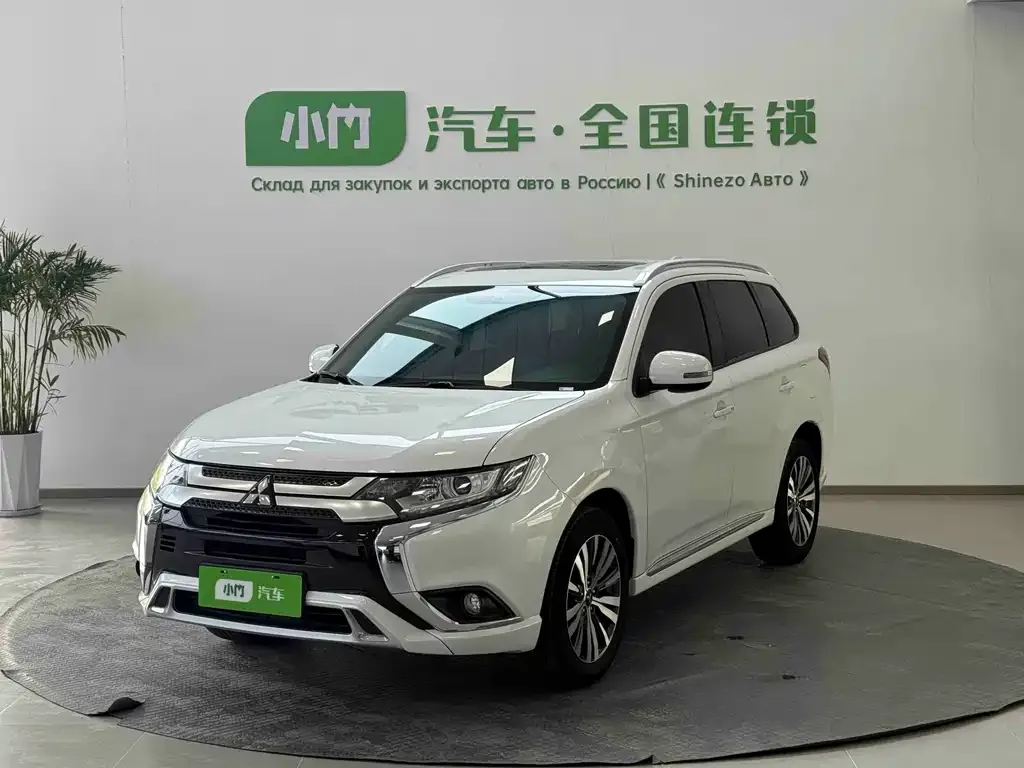 Mitsubishi Outlander — фото 1