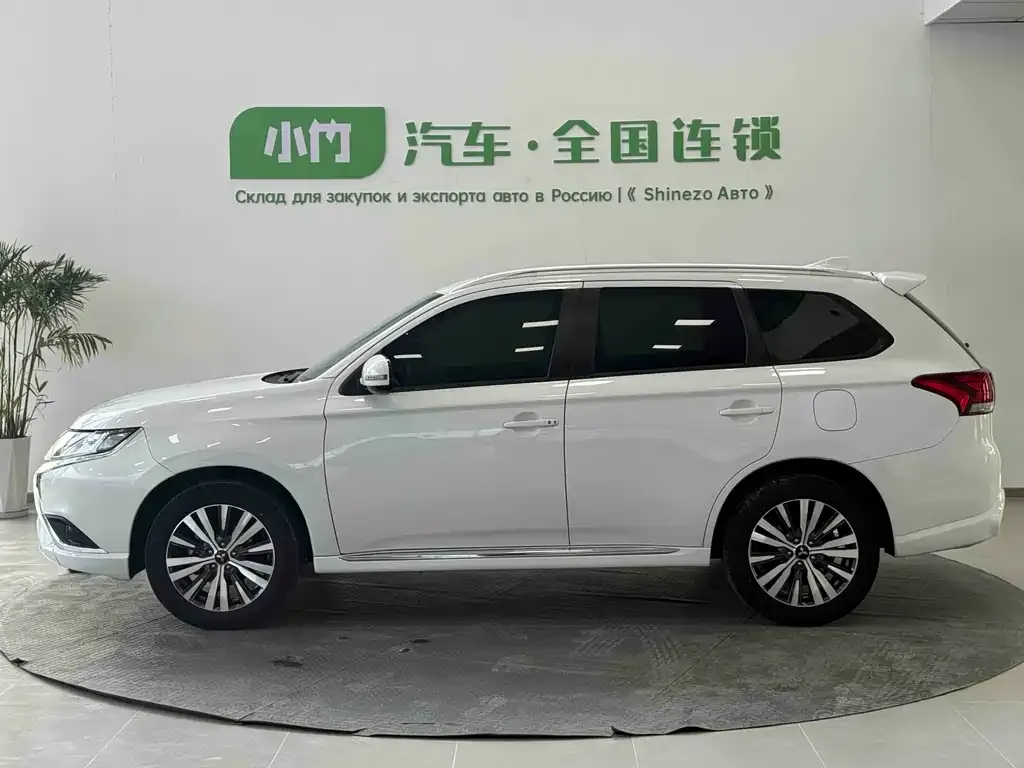 Mitsubishi Outlander — фото 7