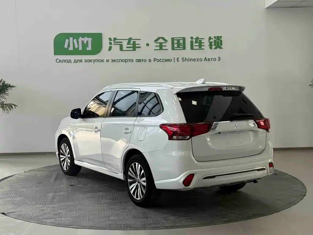Mitsubishi Outlander — фото 8